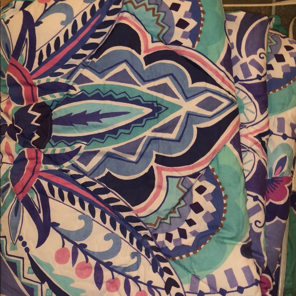 double sided pottery barn bed spread!!